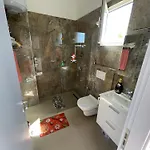 Stresni S Terasou, Zahradou A Vyhledem Na Apartman Durrës