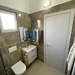 Stresni S Terasou, Zahradou A Vyhledem Na Apartman