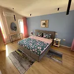 Stresni S Terasou, Zahradou A Vyhledem Na * Durrës