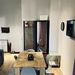 Stresni S Terasou, Zahradou A Vyhledem Na Apartman