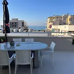 Stresni S Terasou, Zahradou A Vyhledem Na Apartman