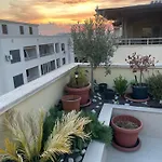 Stresni S Terasou, Zahradou A Vyhledem Na Apartman
