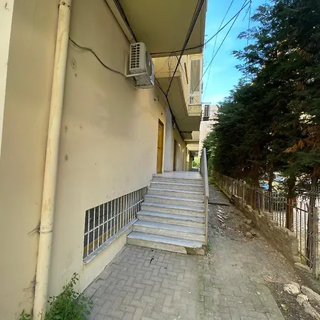 Stresni S Terasou, Zahradou A Vyhledem Na