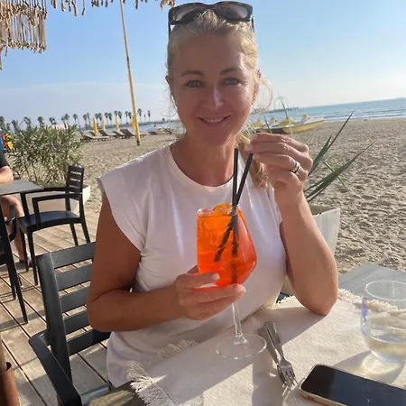 Stresni S Terasou, Zahradou A Vyhledem Na Durres