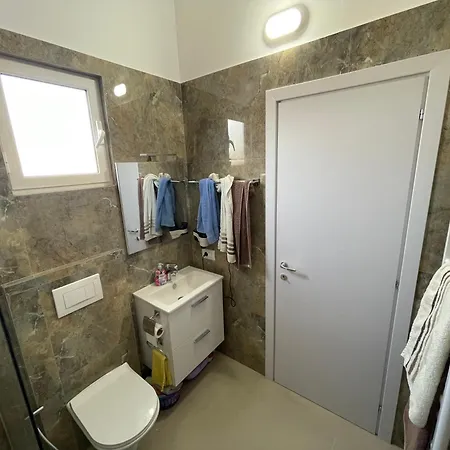 Stresni S Terasou, Zahradou A Vyhledem Na Apartment