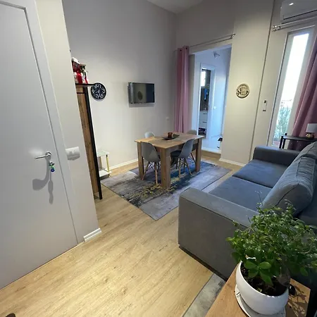 Stresni S Terasou, Zahradou A Vyhledem Na Apartment