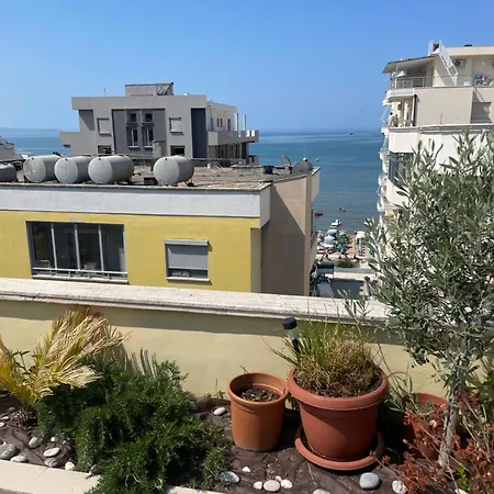 Stresni S Terasou, Zahradou A Vyhledem Na Δυρράχιο