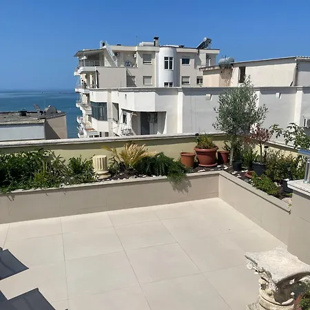 Stresni S Terasou, Zahradou A Vyhledem Na Appartement Durrës