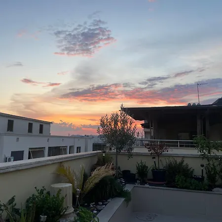 Stresni S Terasou, Zahradou A Vyhledem Na Durrës