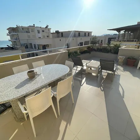 Stresni S Terasou, Zahradou A Vyhledem Na Appartement