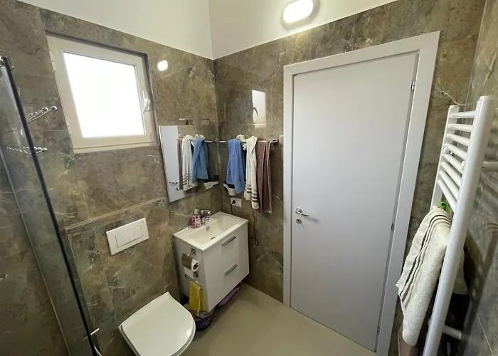 Stresni S Terasou, Zahradou A Vyhledem Na Appartement