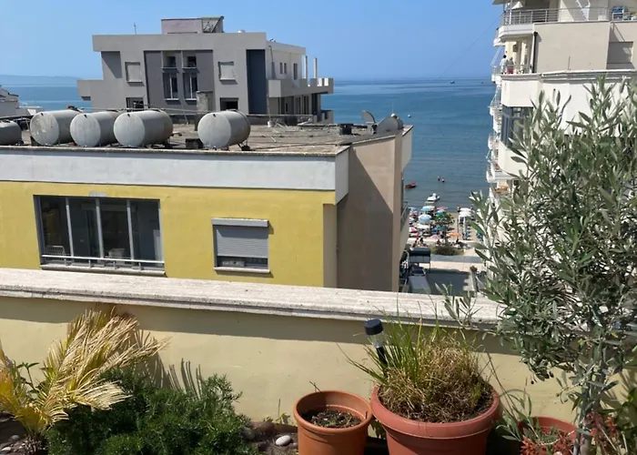 Stresni S Terasou, Zahradou A Vyhledem Na Durrës