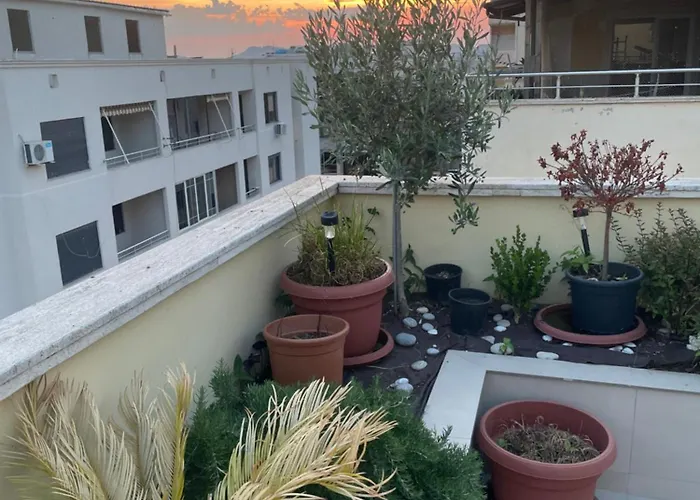 Stresni S Terasou, Zahradou A Vyhledem Na Appartement