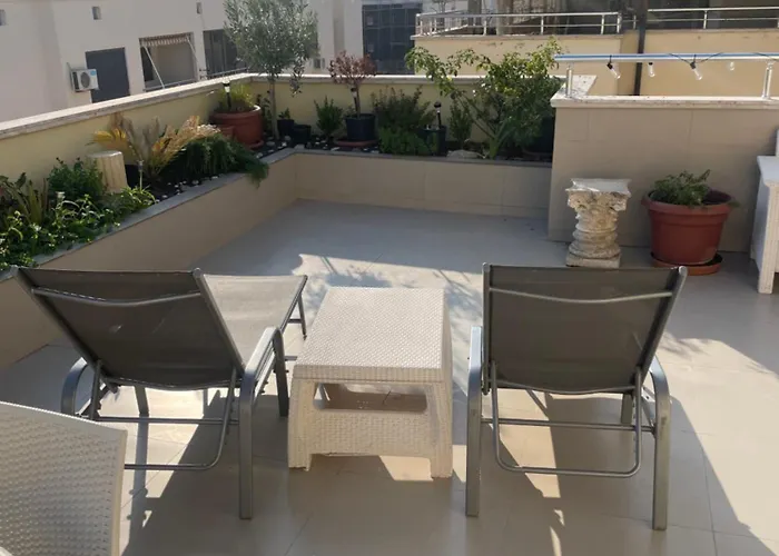 Stresni S Terasou, Zahradou A Vyhledem Na Appartement Durrës