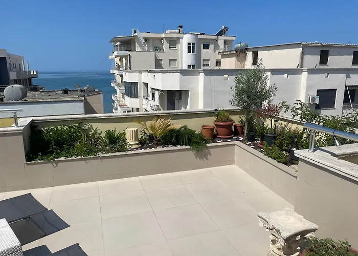 Stresni S Terasou, Zahradou A Vyhledem Na Appartement Durrës